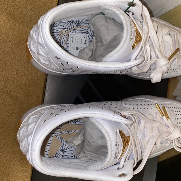 Kobe 10 Mid EXT White Gum - Picture 5 of 9